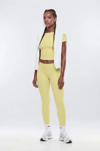 https://cdn.shopify.com/s/files/1/0293/9277/files/04-23-26_S9_24_B12503SP1207_Yellow_CXB_IM_10-48-26_39369-1_EH_ES_JA_f991d7f7-be6e-45bb-8592-13680f769345.jpg?v=1778512446&with=400&height=600